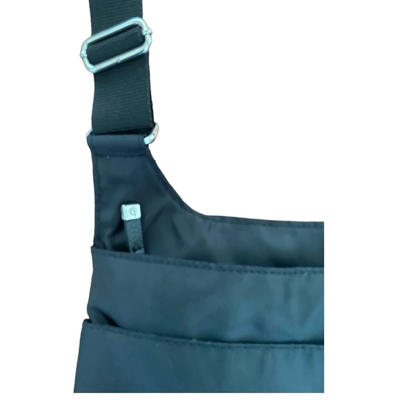 Baggallini Cross Over Crossbody black bag RFID Protection - Picture 11 of 16